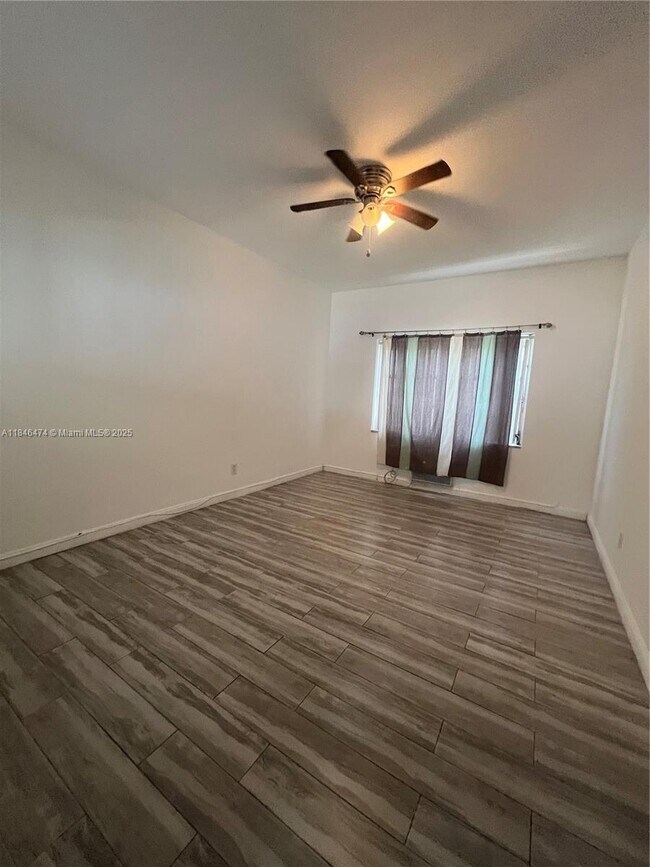 Building Photo - 8135 Crespi Blvd