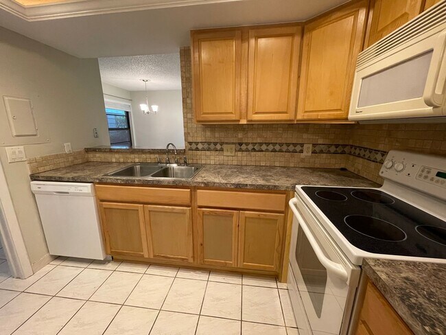 Foto del edificio - ANNUAL RENTAL - 1 BED / 1 BATH AT LAKEWOOD