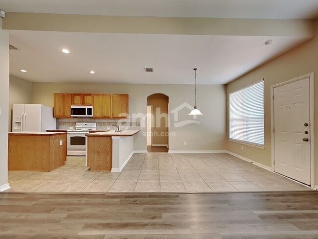 Foto del edificio - 6421 Quail Valley Dr