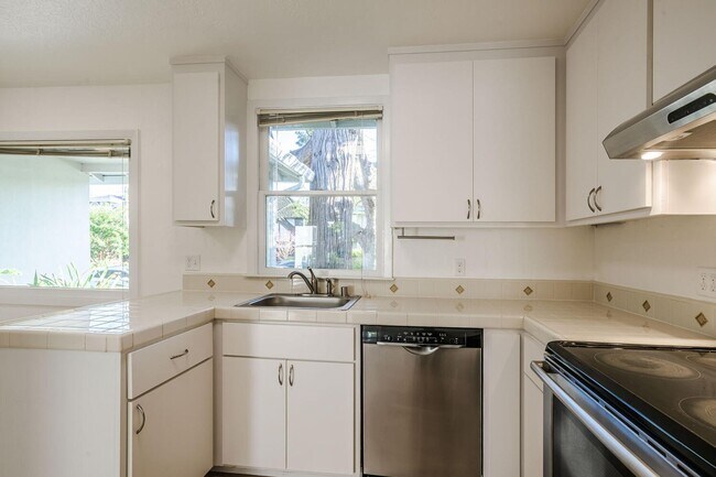 Foto del edificio - Beautiful 3 Bedroom / 2 Bath Single Family House in Burlingame!