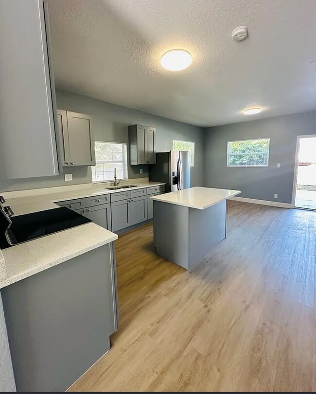 Foto del edificio - 2139 W St John St