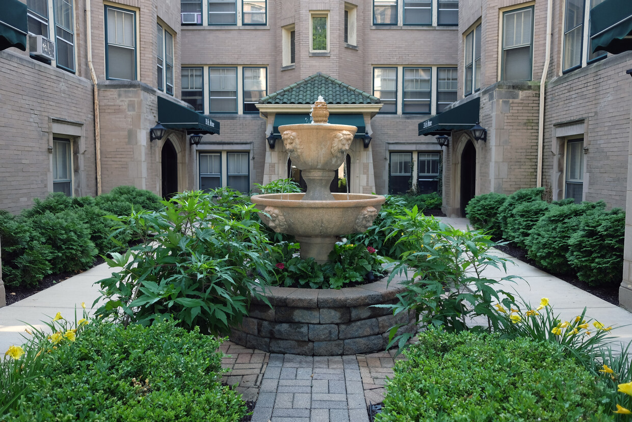 Courtyard - 27 S Stone Ave
