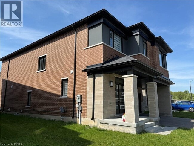 Building Photo - 18 Dolucci Crois.
