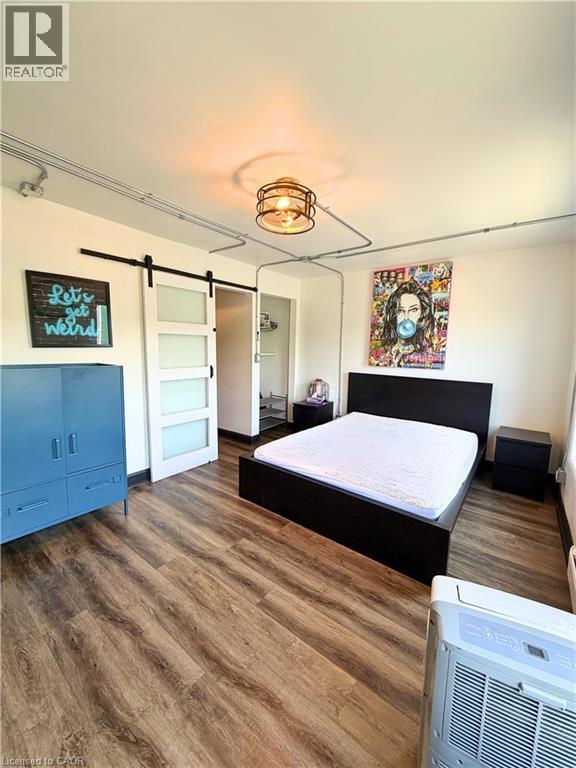 Photo du bâtiment - 1129 Main St E