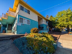 Building Photo - 3811 39th Ave