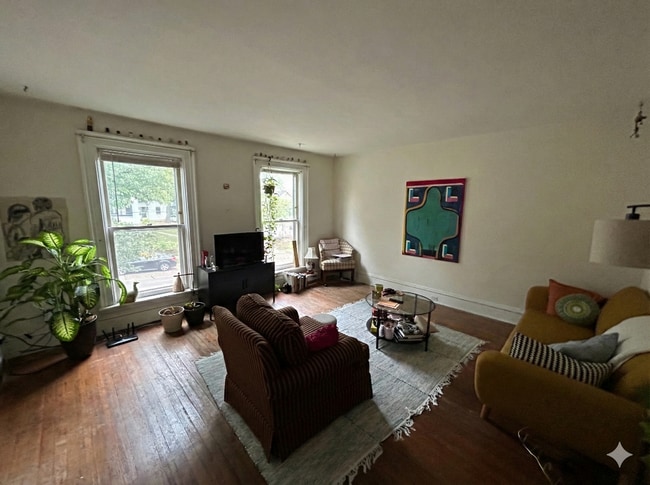 Building Photo - 129 E Gorham St