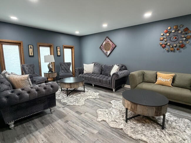 Building Photo - 15558 Larkspur Ln
