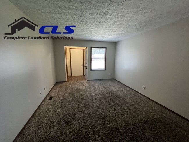 Building Photo - 1830 E Southern Manor Dr