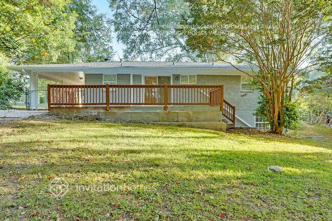 Foto del edificio - 5881 Lanier Blvd NW