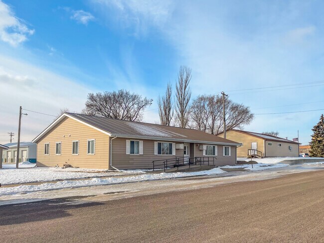 Building Photo - 117 E Railroad St
