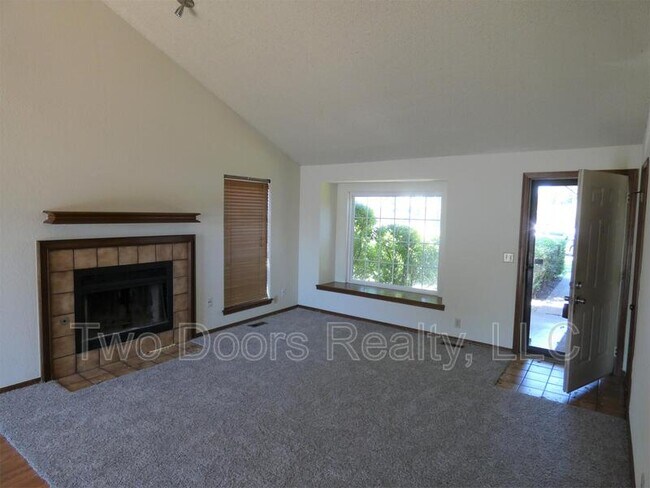Foto del edificio - 12132 N Dewey Ave