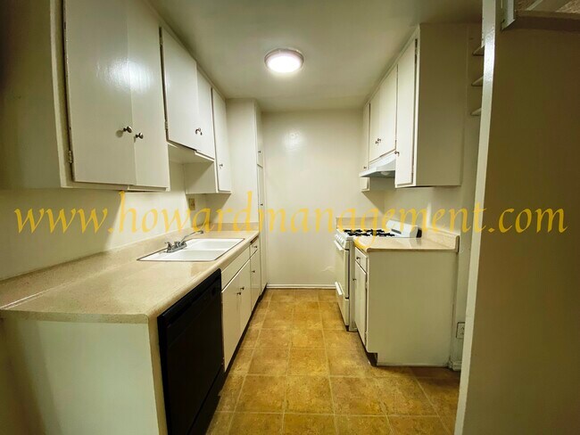 Building Photo - 5022 Riverton Ave