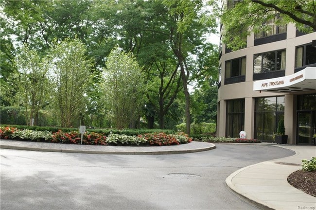 Building Photo - 5000 Town Center Dr