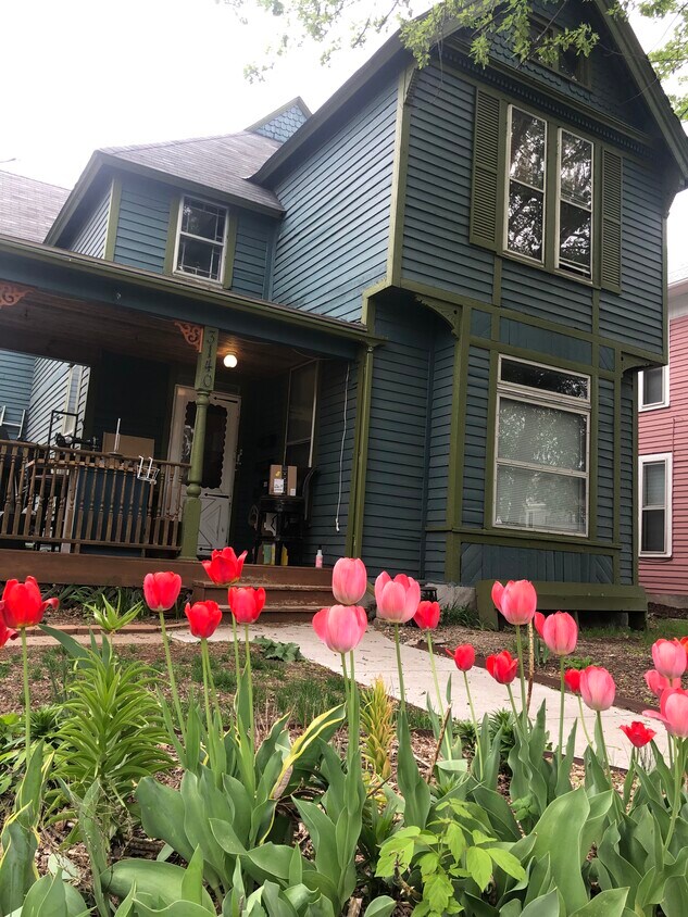 Primary Photo - 3140 Hennepin Ave