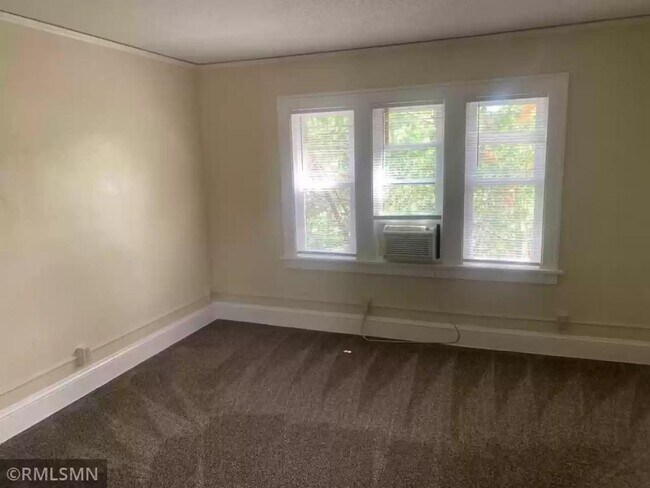 Building Photo - 1024 3rd St S