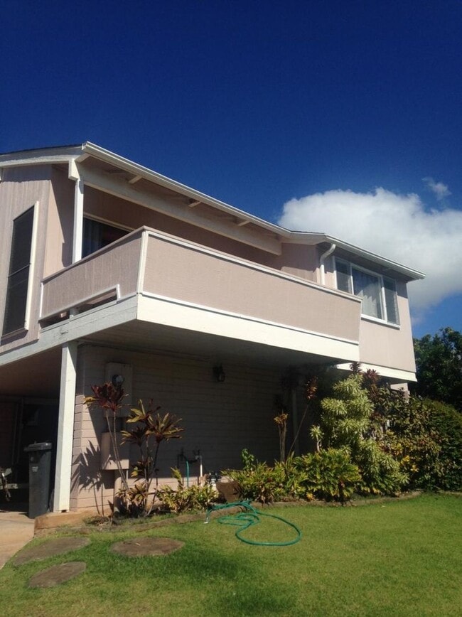 Building Photo - 554 Ahina St