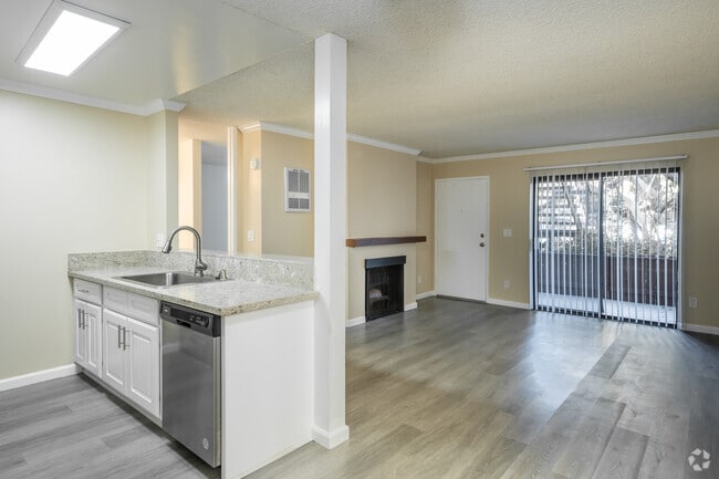 1BR, 1BA - 700SF - Living Room - Bay Timbers Apartments