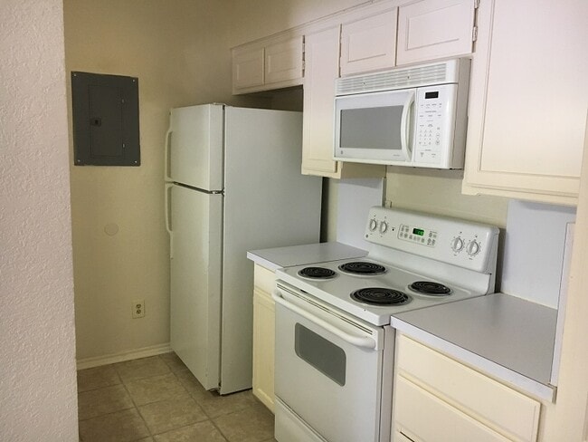 Building Photo - 3206 S Fielder Rd