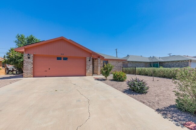 Building Photo - Beautiful 3 Bedroom/2 Bath Home
