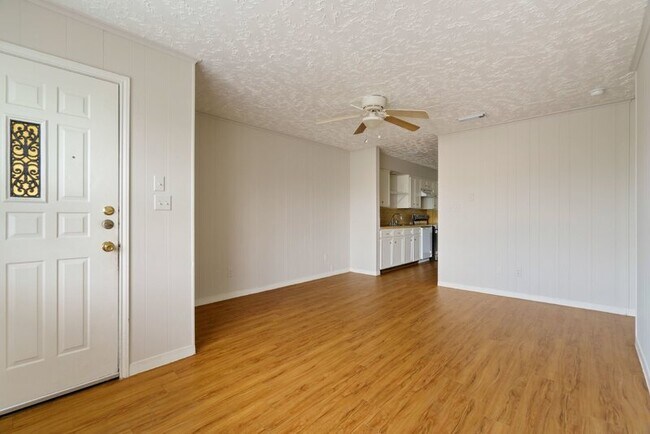 Foto del edificio - 906 N LBJ Dr