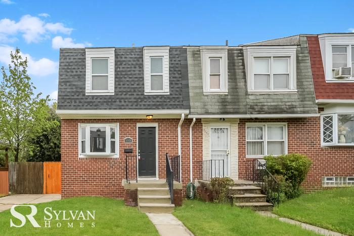 Foto principal - Lovely 3 level end unit townhome!