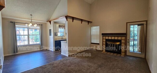 Building Photo - 2039a Palm Dr