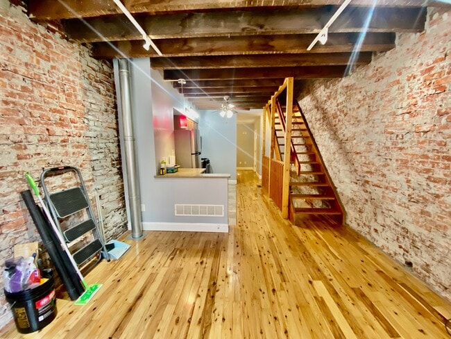 Building Photo - 2027 S Watts St.