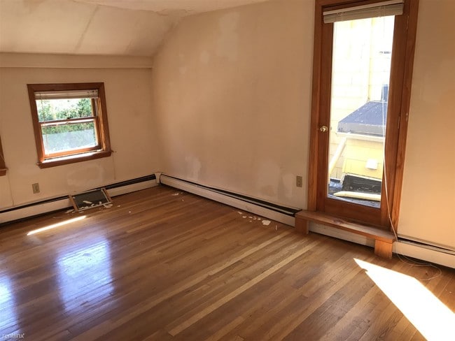 Building Photo - 18 Clinton St