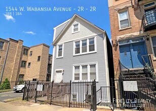 Building Photo - 1544 W Wabansia Ave