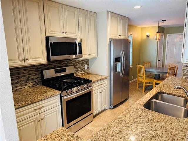 Building Photo - 2615 Gladiolus Ln