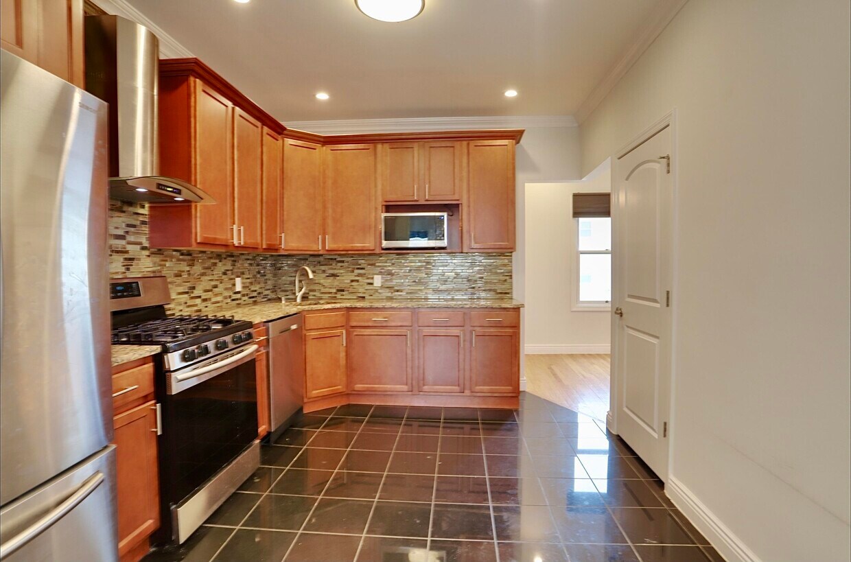 Primary Photo - 106 Poplar St