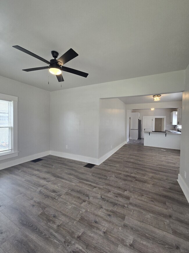 Foto del edificio - 250 Millwood N