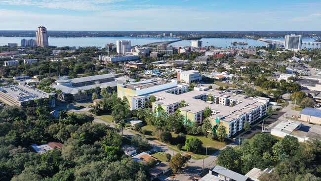 Building Photo - Montage at Midtown