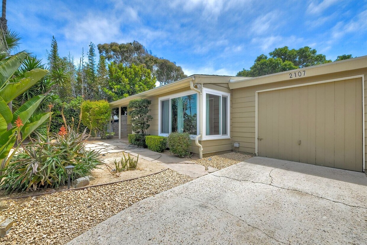 Foto principal - Coastal Living - Minutes from the Beach