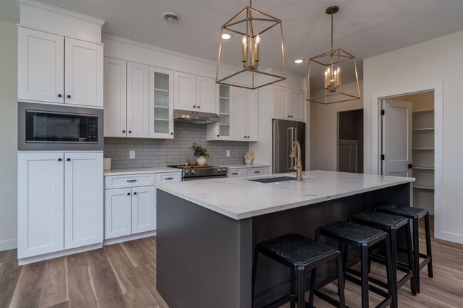 Foto del edificio - 2132 Deerwood Dr