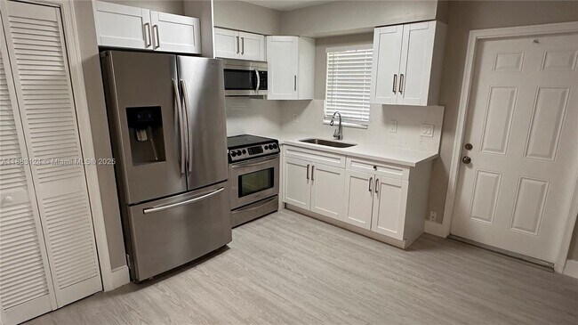 Foto del edificio - 216 NW 12th St