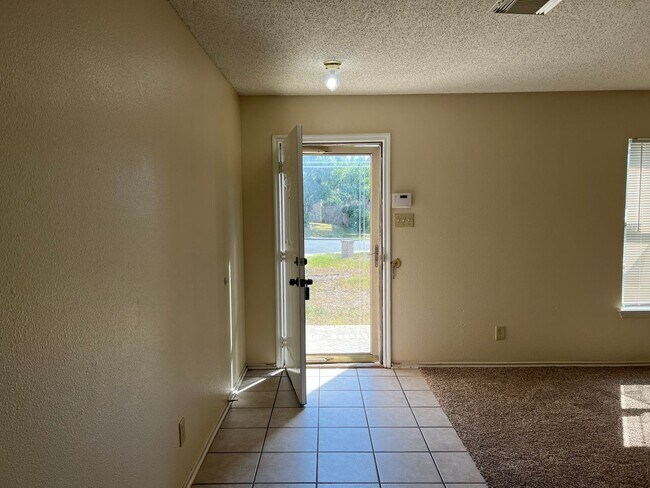 Foto del edificio - Welcome home to 7711 Redsky Creek!