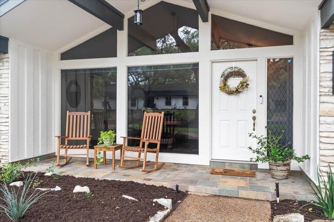 Building Photo - 9503 Castlewood Dr