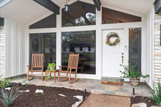 Foto del edificio - 9503 Castlewood Dr