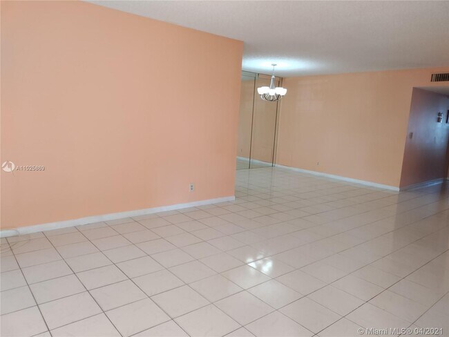 Foto del edificio - 14579 Canalview Dr