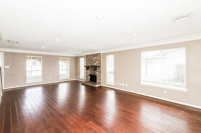 Building Photo - 22507 Red River Dr