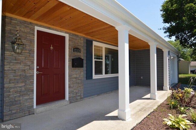 Foto del edificio - 12328 Chalford Ln