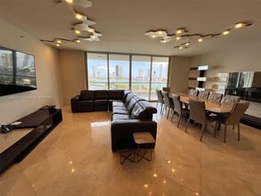 Building Photo - 6000 Island Blvd