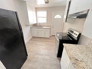 Building Photo - 4844 Linden St