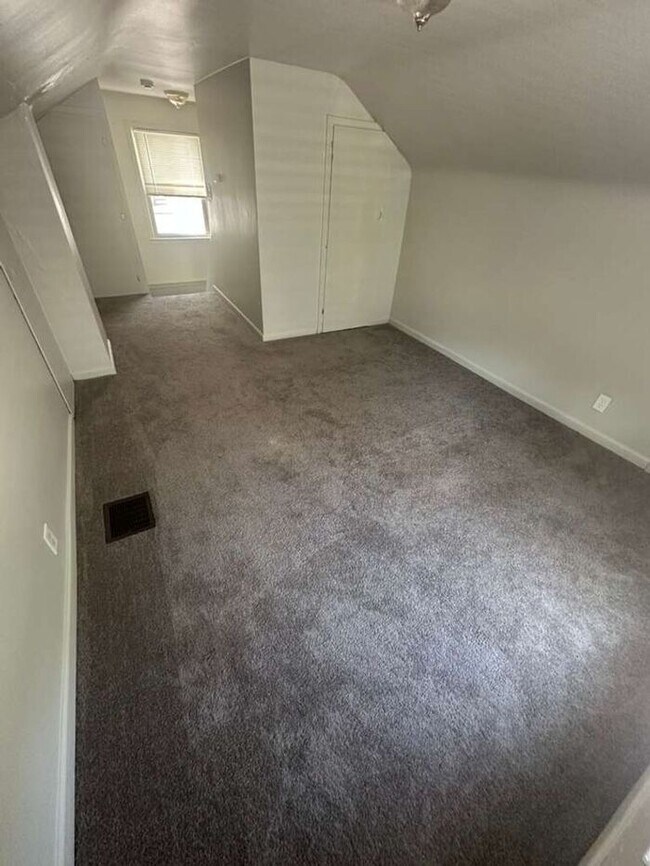 Building Photo - a charming Detroit rental home - section 8 and other HCV programs available