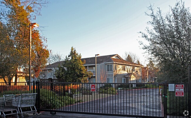 Foto del edificio - Vintage Knolls Senior Apartments
