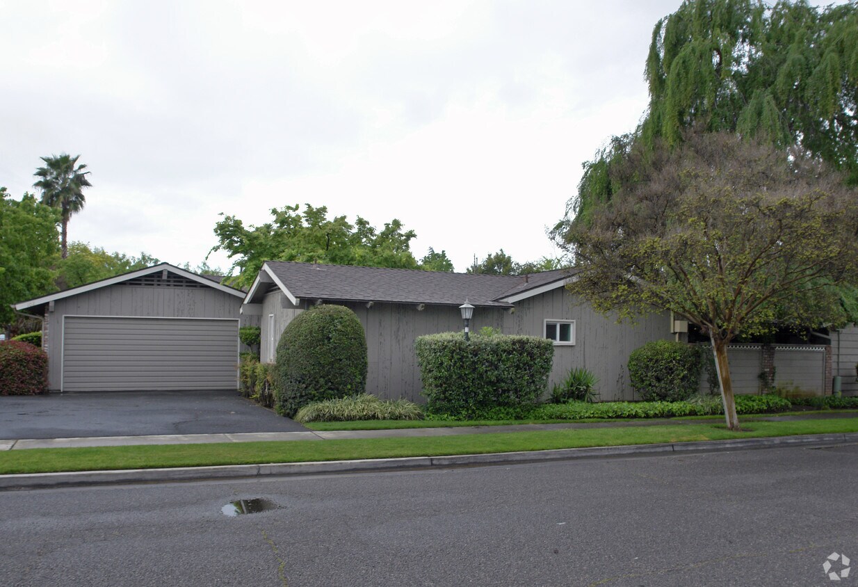 Foto principal - 6087 N Palm Ave