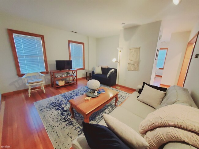 Building Photo - 1 br, 1.5 bath Condo - 28 Hoyt St Apt 1