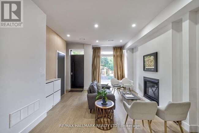 Building Photo - 47 Manderley Dr