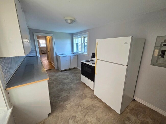 Building Photo - 79 Hazen St
